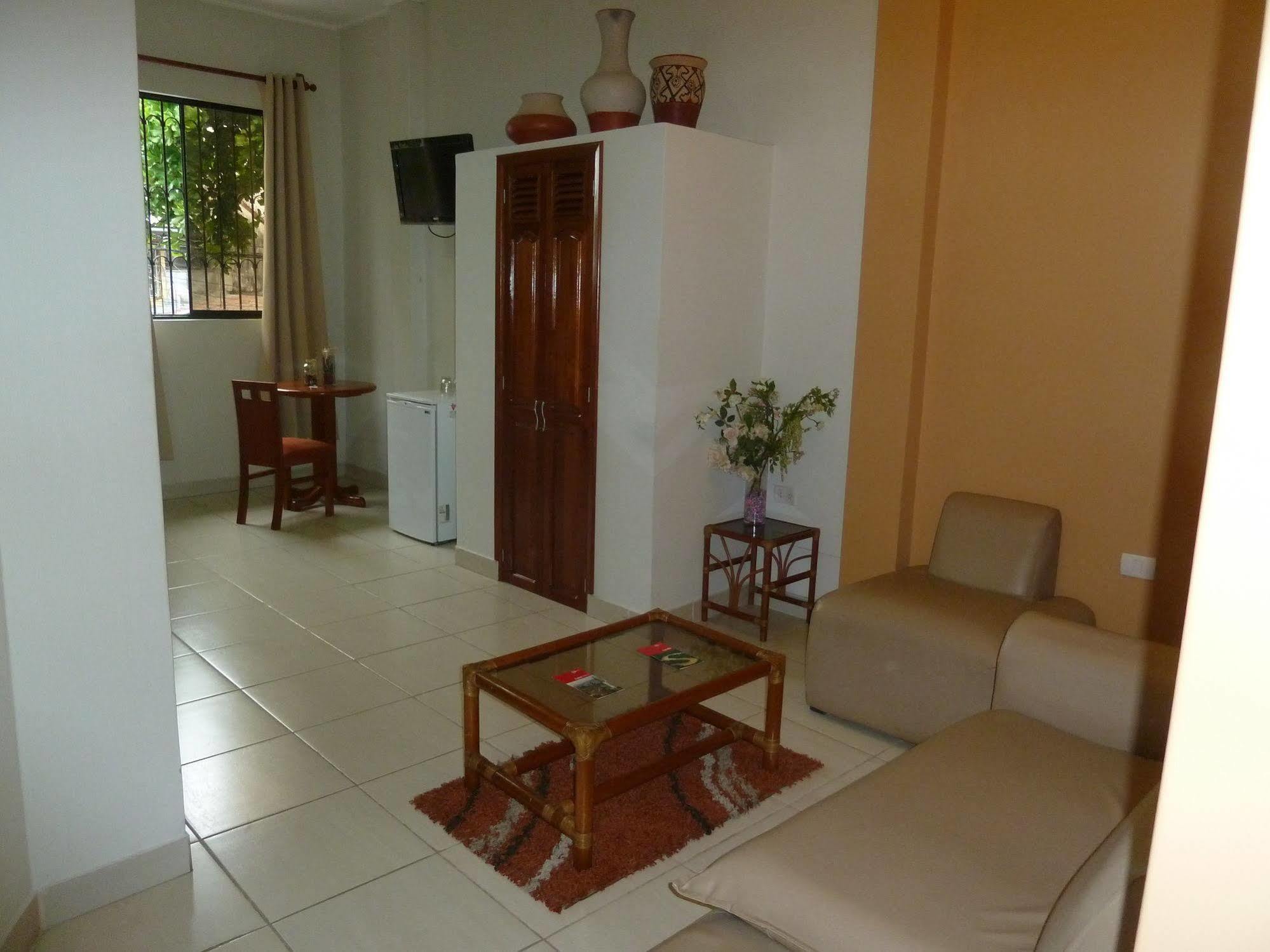 Hostal Huayruro Iquitos Exterior foto