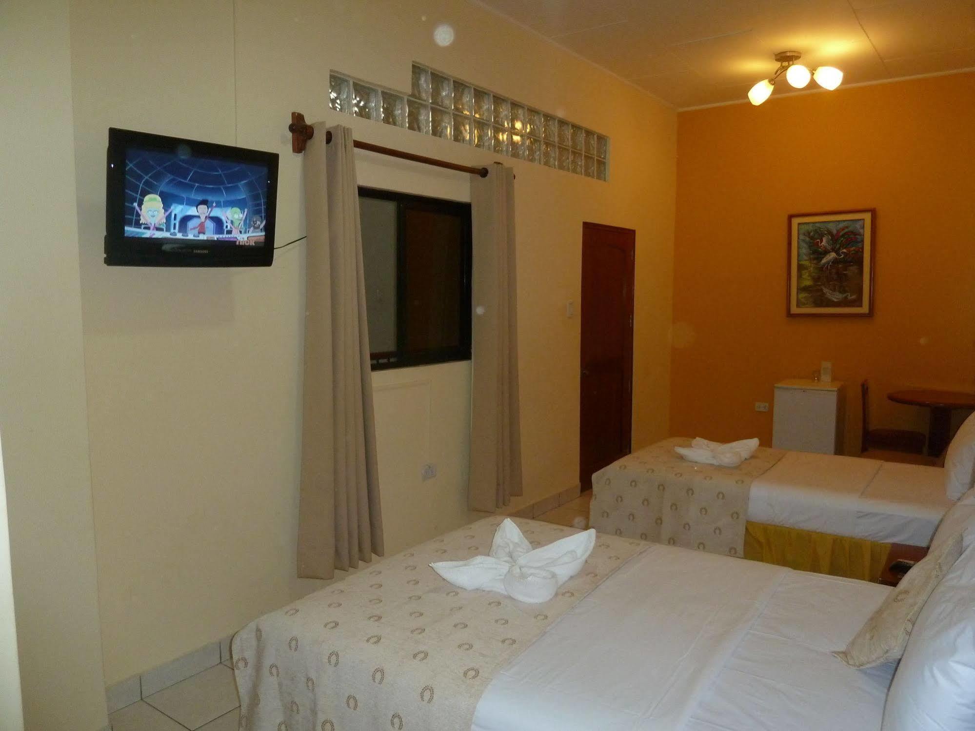 Hostal Huayruro Iquitos Exterior foto