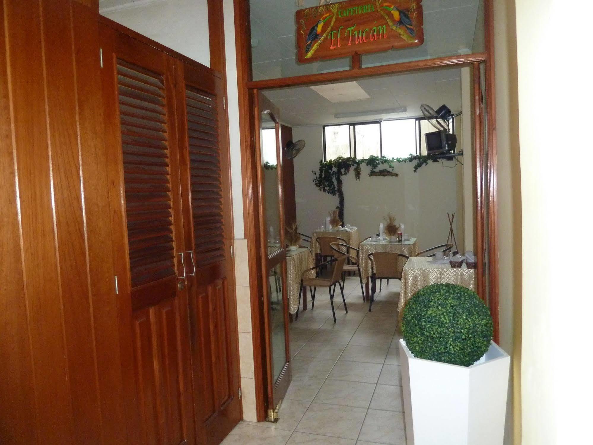 Hostal Huayruro Iquitos Exterior foto